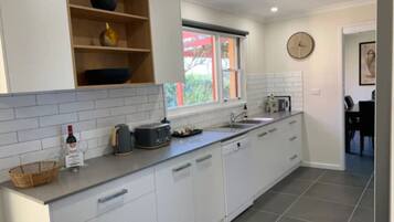 Fridge, microwave, stovetop, dishwasher