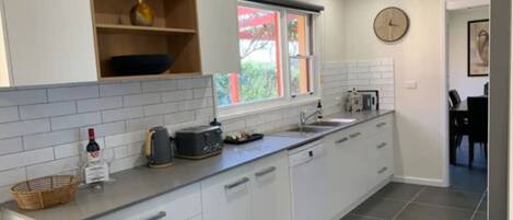 Fridge, microwave, stovetop, dishwasher