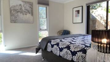 5 bedrooms, desk, iron/ironing board, free WiFi