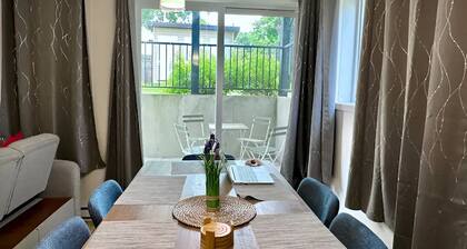 Free Parking Condo 3BR 4beds AC WiFi