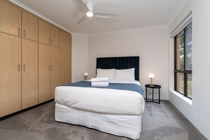 2 slaapkamers, een strijkplank/strijkijzer, wifi, beddengoed
