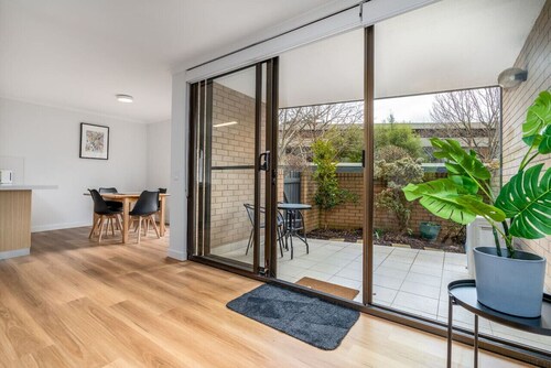 Apt in Kingston - 10min to Lake Burley Griffin