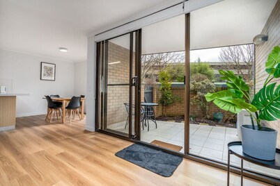 Apt in Kingston - 10min to Lake Burley Griffin