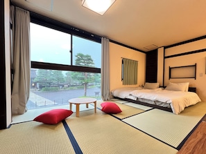 Junior Suite Room, Non Smoking, Private Bathroom | Desk, laptop workspace, free WiFi, bed sheets - Jinya Sunset Inn by Murasaki (Takayama)