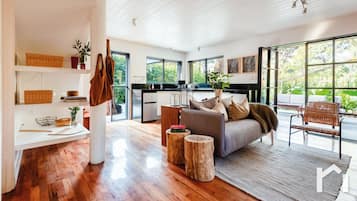 Flat-screen TV, fireplace