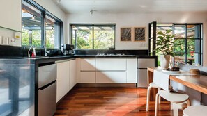 雪櫃、微波爐、焗爐、咖啡機/沖茶器