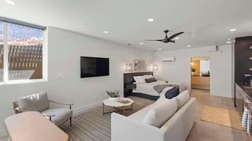 1 dormitorio, tabla de planchar con plancha, wifi y ropa de cama