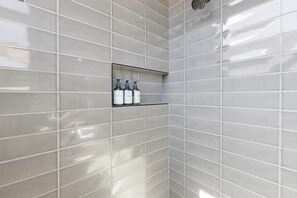 Shower, hair dryer - The Loft at Zion Summ (Springdale)