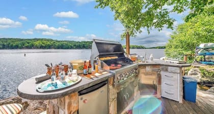 Lakefront + Views + 5 Bdrm + Kayaks + Out. Kitchen