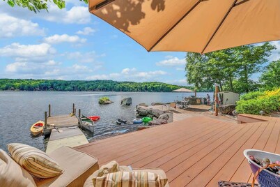 Lakefront + Views + 5 Bdrm + Outdoor Kitchen