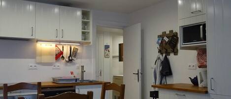 冷蔵庫、電子レンジ、オーブン、食器洗い機
