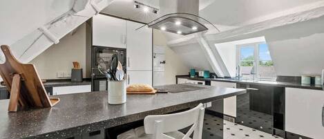 Coffee/tea maker, fridge, microwave, oven