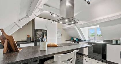 2BR Cosy Loft in Cotswolds w/ Parking Spring Offer