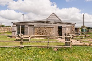 Cottage | Property grounds - Cozy Studio at Crackstone Barns in Minchinhampton (Stroud)