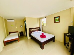Habitación triple básica, no fumadores | Wifi gratis y ropa de cama