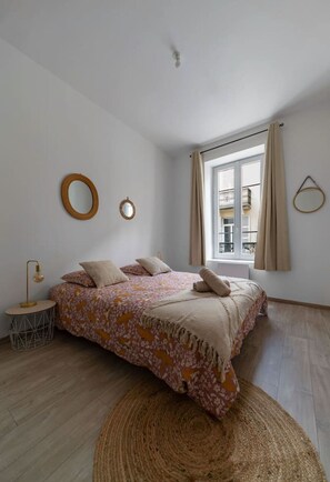2 bedrooms, iron/ironing board, travel crib, free WiFi