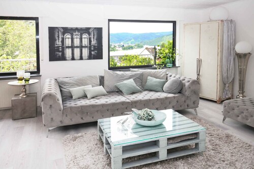 Ferienwohnung in einmaliger Aussichtslage hoch oben im Mittelrheintal am Waldrand mit Bachlauf