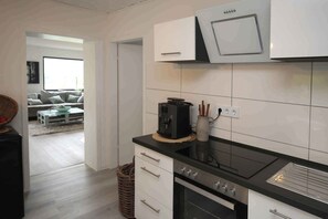 Fridge, oven, stovetop, coffee/tea maker