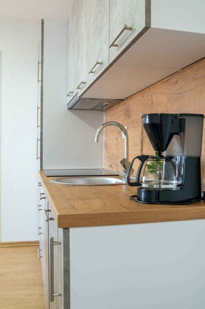 冷蔵庫、電子レンジ、コンロ、食器洗い機