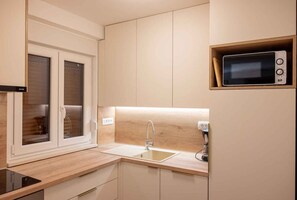 Fridge, microwave, oven, stovetop - Holiday apartment Apartment Zvane (Malinska)