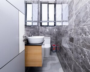 Hair dryer, towels, soap, toilet paper - 2 bed flat, near the airport (Accra, Greater Accra Region)