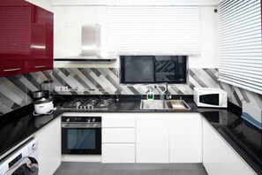 Private kitchen - 2 bed flat, near the airport (Accra, Greater Accra Region)