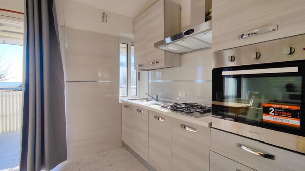 Fridge, microwave, stovetop