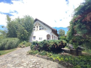 Exterior - Holiday apartment with large garden, Wi-Fi and air conditioning (Kehidakustány)