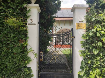 Holiday apartment with large garden, Wi-Fi and air conditioning