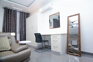 Smart TV, video games - Spacious studio near Accra Mall (Accra)