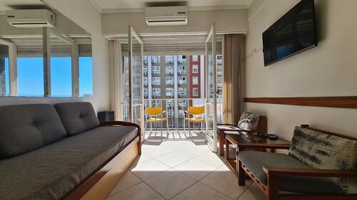 2 rooms with views of Plaza Colón and the sea