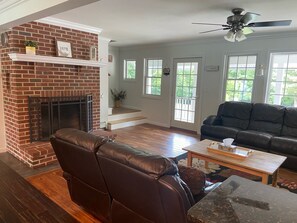 Smart TV, fireplace, table tennis