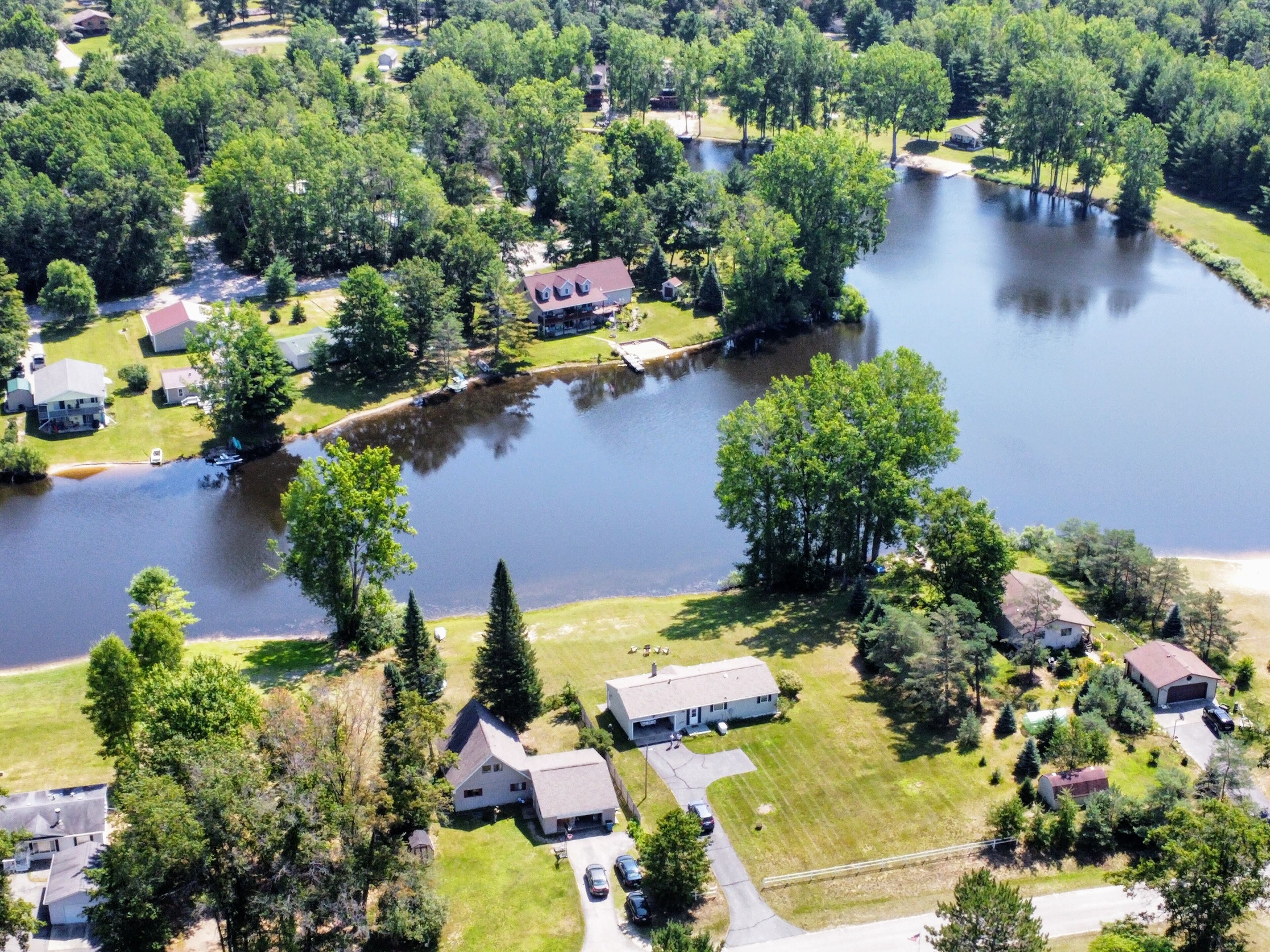 Don't miss this private spot on Fawn Lake! Lakefront cottage sleeps 6