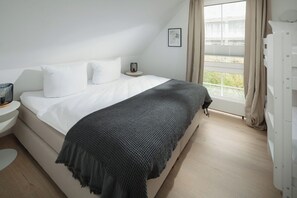 1 bedroom, travel crib, free WiFi, bed sheets - // Bismarck 1884 - B4 // (Norderney)