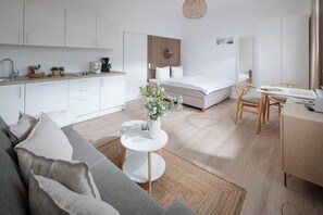 TV, ping pong, stereo - // Bismarck 1884 - B09 // (Norderney)