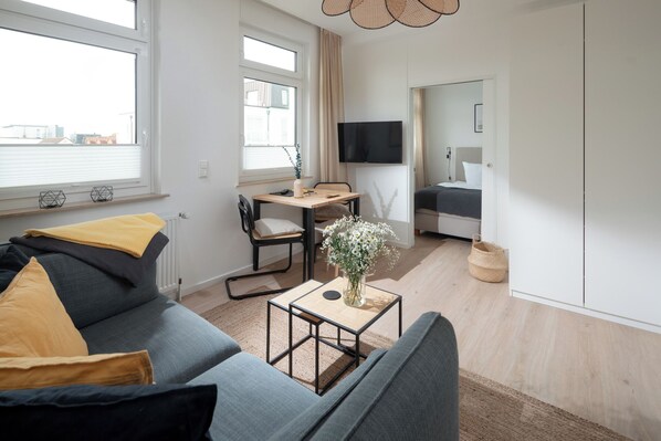 TV, stereo - // Bismarck 1884 - B11 // (Norderney)