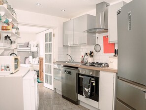 Réfrigérateur, micro-ondes, four, lave-vaisselle