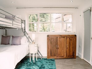 2 chambres, fer et planche à repasser, accès au Wi-Fi (inclus)