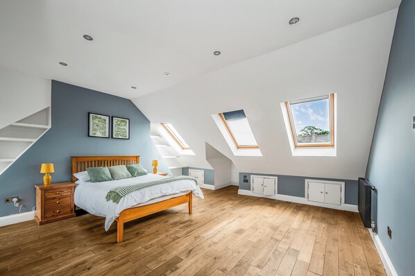 6 Schlafzimmer, Schreibtisch, Bügeleisen/Bügelbrett, kostenloses WLAN