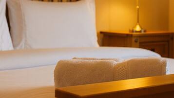 Comfort Studio, Patio | Living area | 32-inch Smart TV with digital channels, Netflix, Hulu