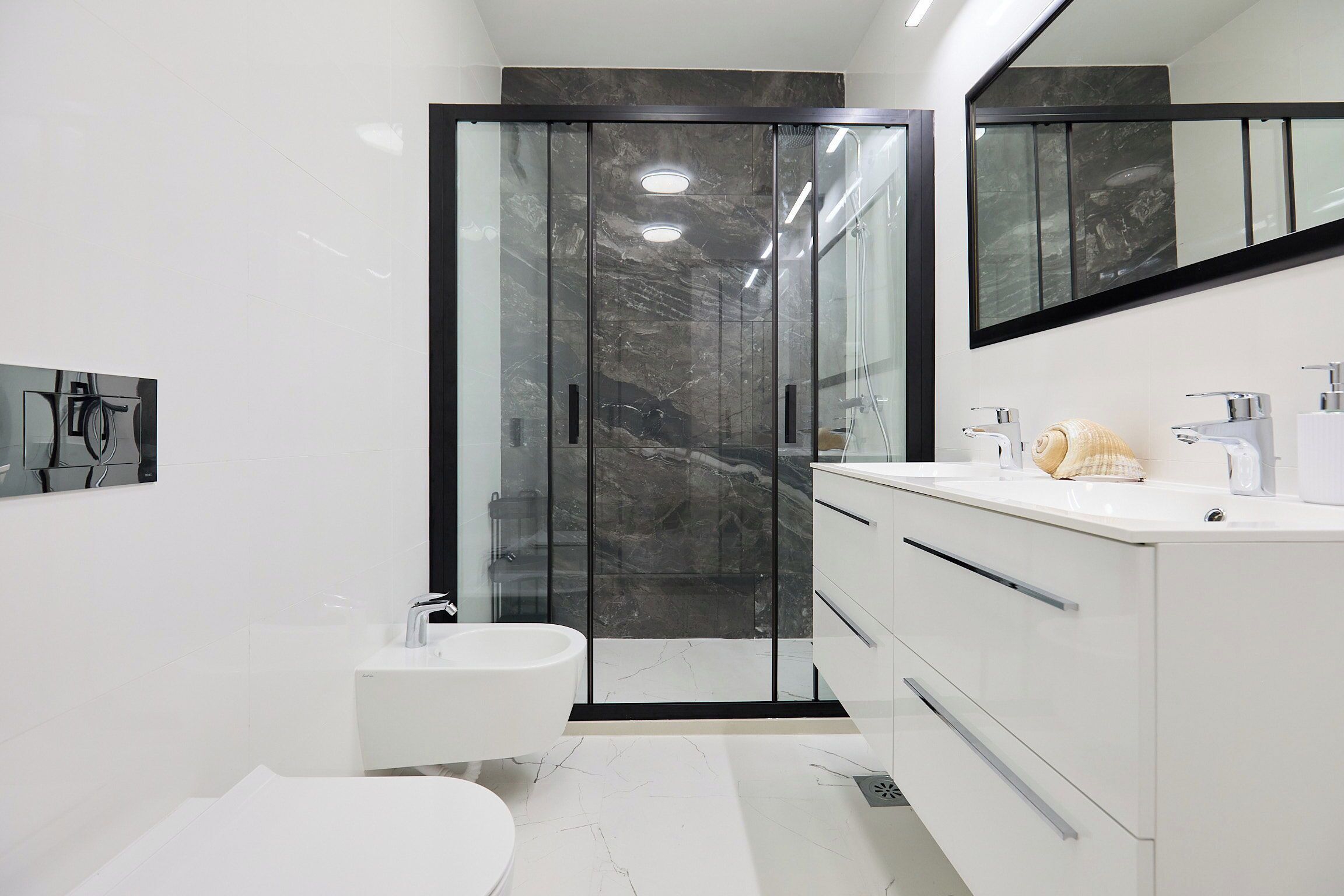 Shower, towels
