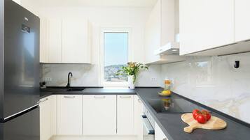 Fridge, microwave, oven, stovetop