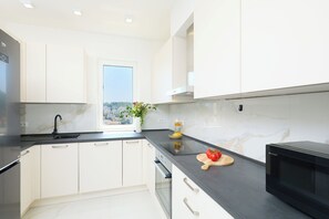Fridge, microwave, oven, stovetop - Hedera Estate, Hedera A48 (Dubrovnik)