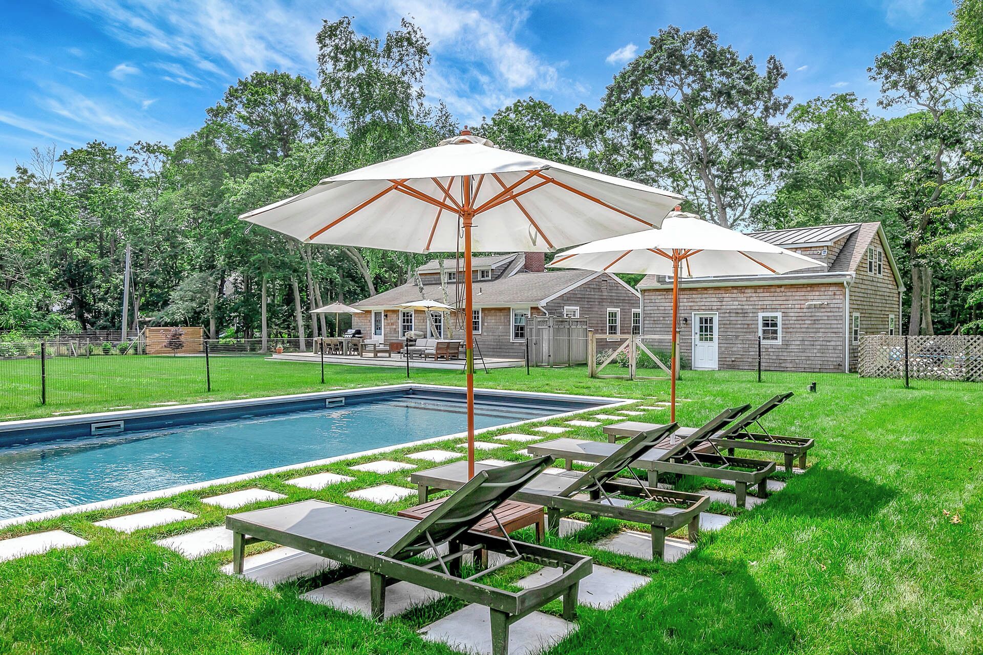 Charming Hamptons Getaway On Private 1 Acre lot w/Heated Pool