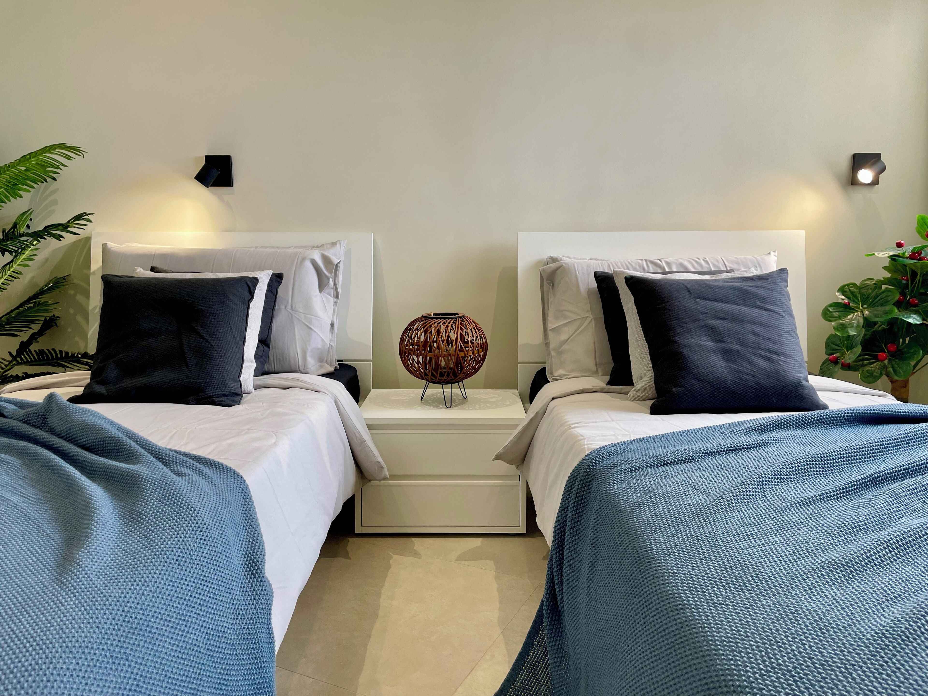 Cortinas blackout, tabla de planchar con plancha y wifi gratis 