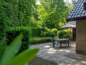 Bungalow | Exterior - Holiday Home in Mook With Garden (Mook)