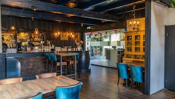 Chalet | Dining