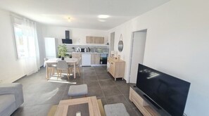 TV - T2 apartment with terrace (Ajaccio)