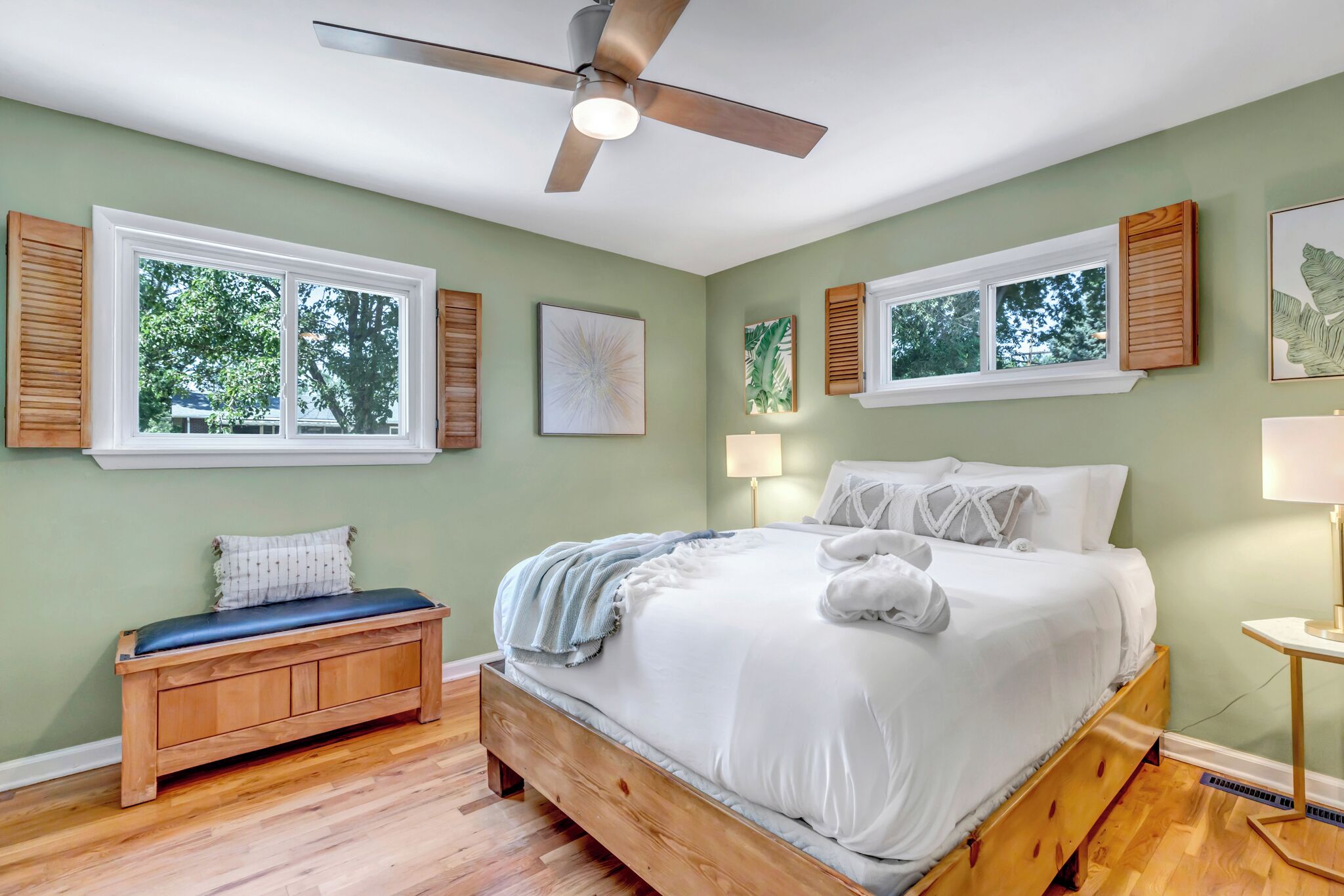 4 bedrooms, desk, iron/ironing board, travel crib