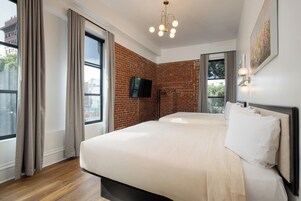 Rúmföt af bestu gerð, öryggishólf í herbergi, skrifborð